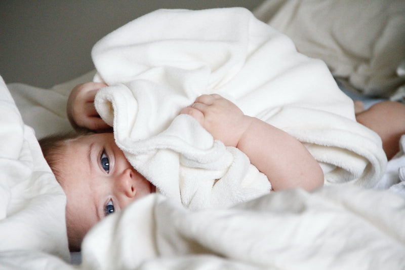 Como ajudar seu bebê a dormir melhor: dicas para pais exaustos.